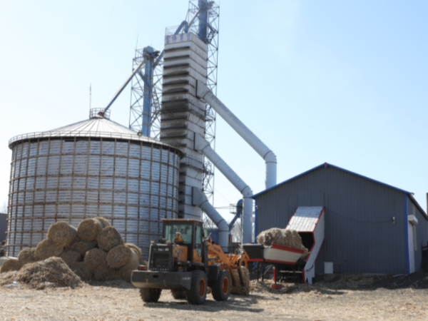 煤價上漲，糧食烘干用上生物質(zhì)秸稈大包直燃熱風(fēng)爐，一年省下30萬
